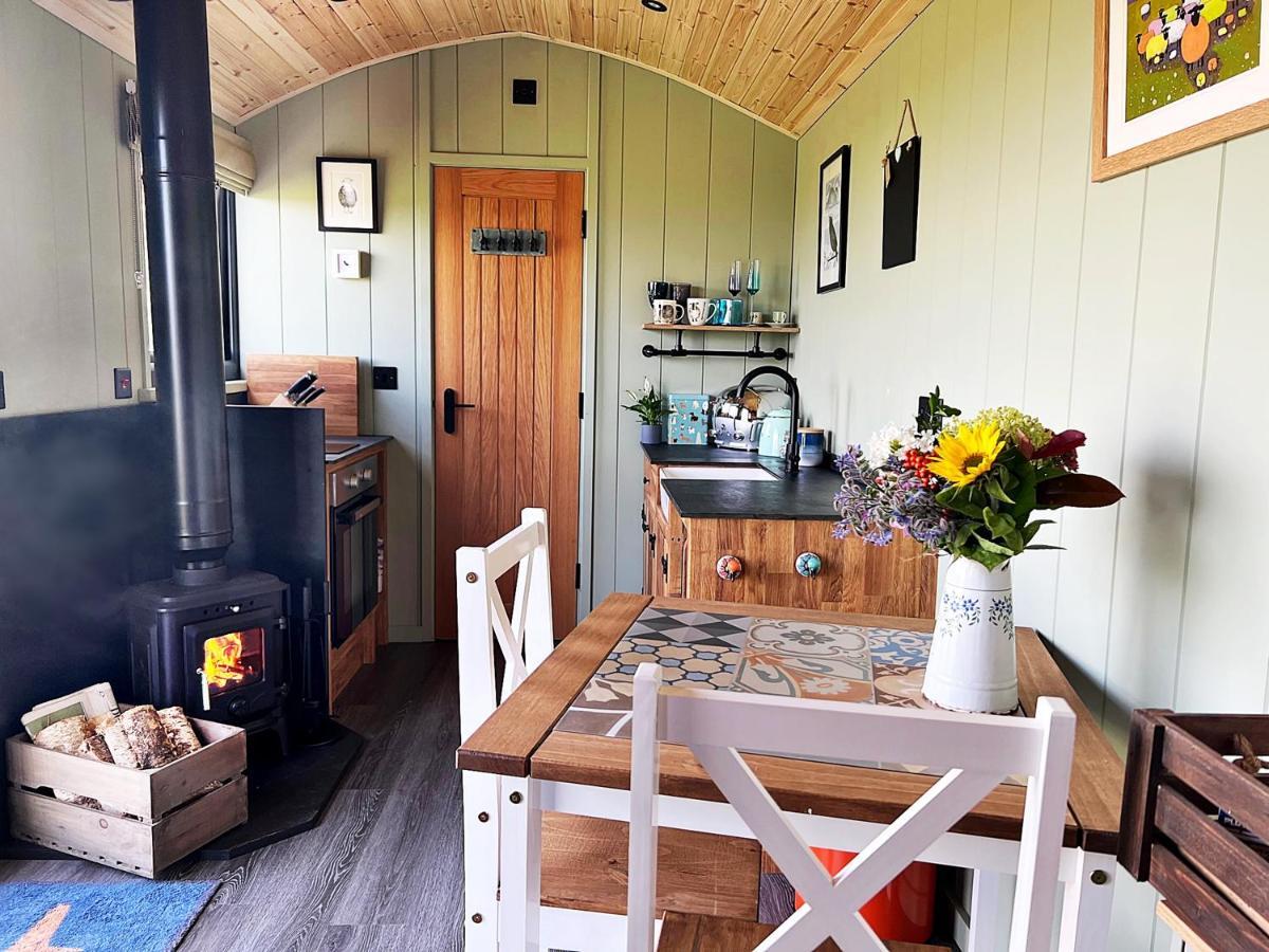 Luxury Shepherd Hut In The Peak District Vila Bakewell Exterior foto